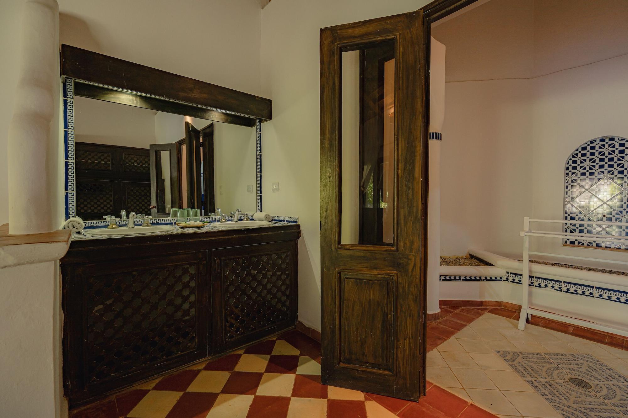 Hotel Costa Las Ballenas 라스테레나스 외부 사진