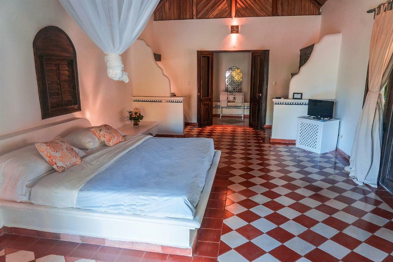 Hotel Costa Las Ballenas 라스테레나스 외부 사진